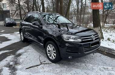 Внедорожник / Кроссовер Volkswagen Touareg 2013 в Киеве