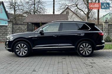 Внедорожник / Кроссовер Volkswagen Touareg 2019 в Дубно