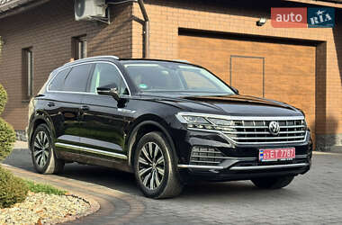 Внедорожник / Кроссовер Volkswagen Touareg 2019 в Дубно