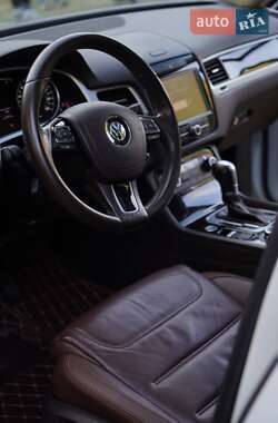 Внедорожник / Кроссовер Volkswagen Touareg 2012 в Дубровице