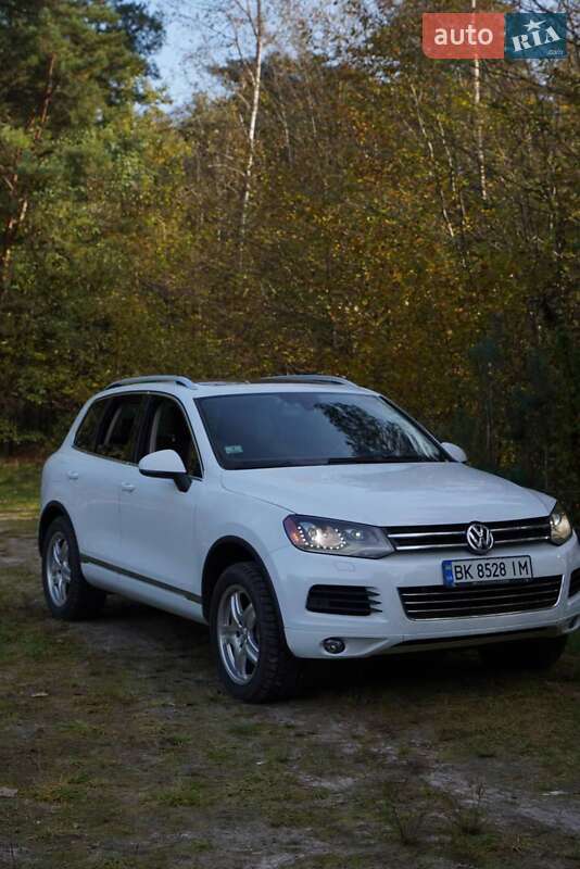 Внедорожник / Кроссовер Volkswagen Touareg 2012 в Дубровице