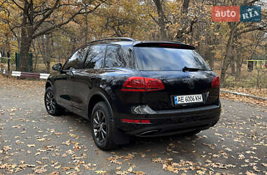 Внедорожник / Кроссовер Volkswagen Touareg 2012 в Днепре