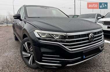 Позашляховик / Кросовер Volkswagen Touareg 2022 в Києві