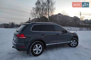 Внедорожник / Кроссовер Volkswagen Touareg 2013 в Конотопе