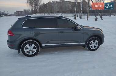 Внедорожник / Кроссовер Volkswagen Touareg 2013 в Конотопе