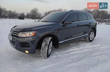 Внедорожник / Кроссовер Volkswagen Touareg 2013 в Конотопе