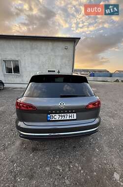 Позашляховик / Кросовер Volkswagen Touareg 2018 в Львові