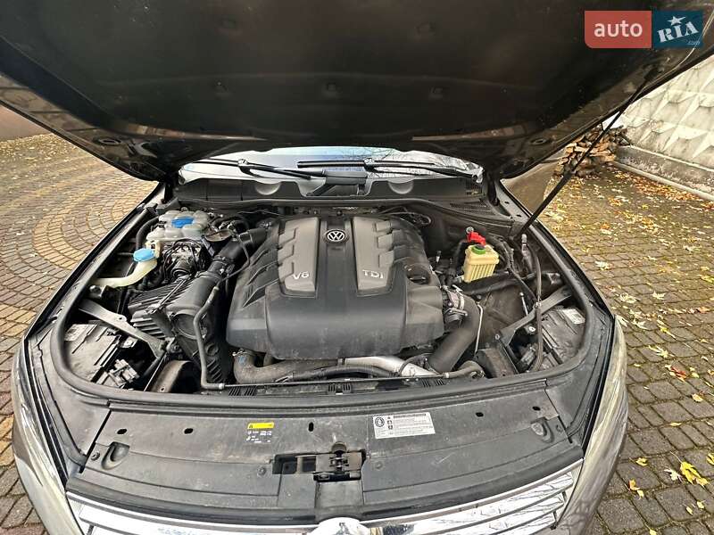 Позашляховик / Кросовер Volkswagen Touareg 2016 в Львові