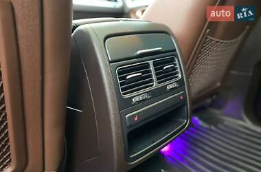 Внедорожник / Кроссовер Volkswagen Touareg 2013 в Киеве