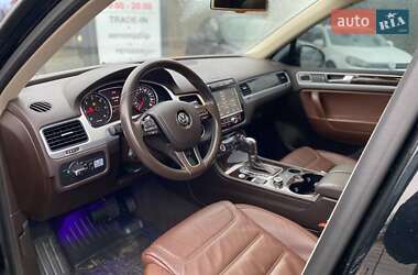 Внедорожник / Кроссовер Volkswagen Touareg 2013 в Киеве