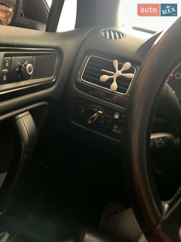 Позашляховик / Кросовер Volkswagen Touareg 2012 в Ужгороді