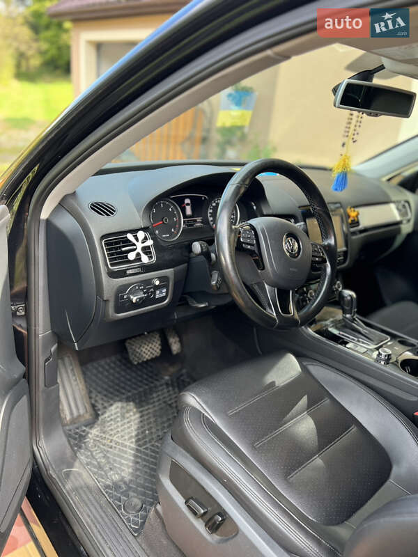 Позашляховик / Кросовер Volkswagen Touareg 2012 в Ужгороді