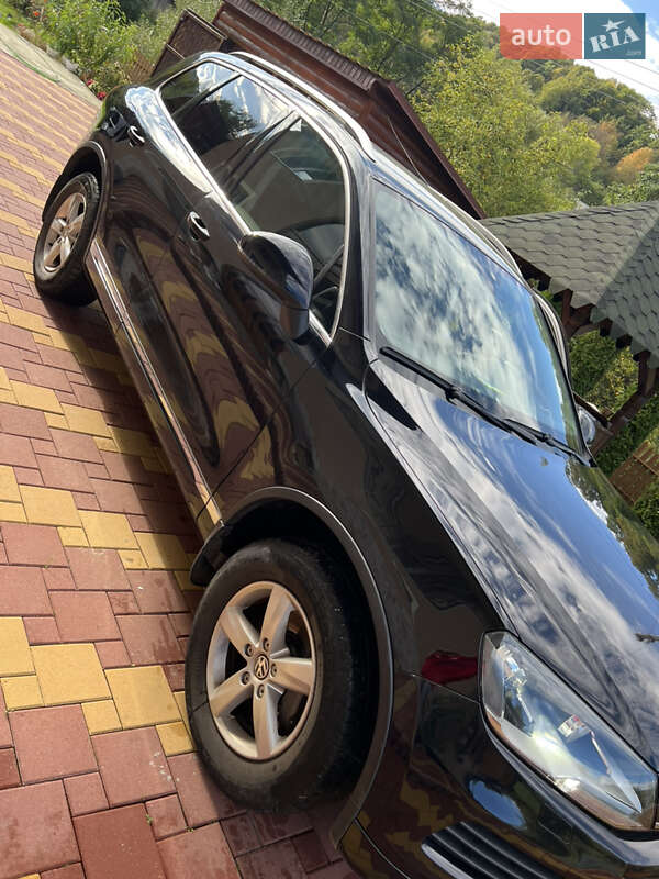 Позашляховик / Кросовер Volkswagen Touareg 2012 в Ужгороді