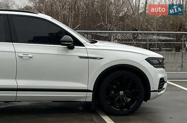 Внедорожник / Кроссовер Volkswagen Touareg 2019 в 