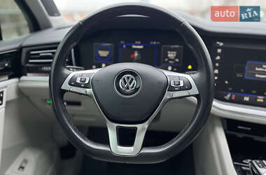 Внедорожник / Кроссовер Volkswagen Touareg 2019 в 