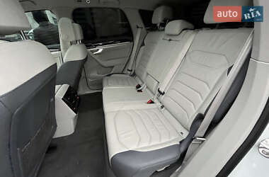 Внедорожник / Кроссовер Volkswagen Touareg 2019 в 