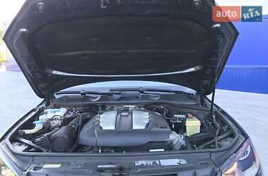 Внедорожник / Кроссовер Volkswagen Touareg 2012 в 