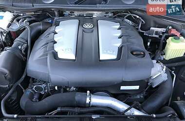 Внедорожник / Кроссовер Volkswagen Touareg 2012 в 