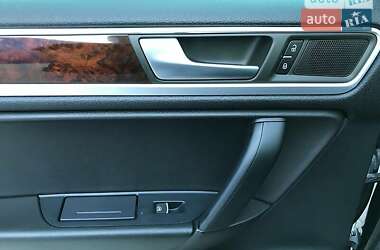 Внедорожник / Кроссовер Volkswagen Touareg 2012 в 