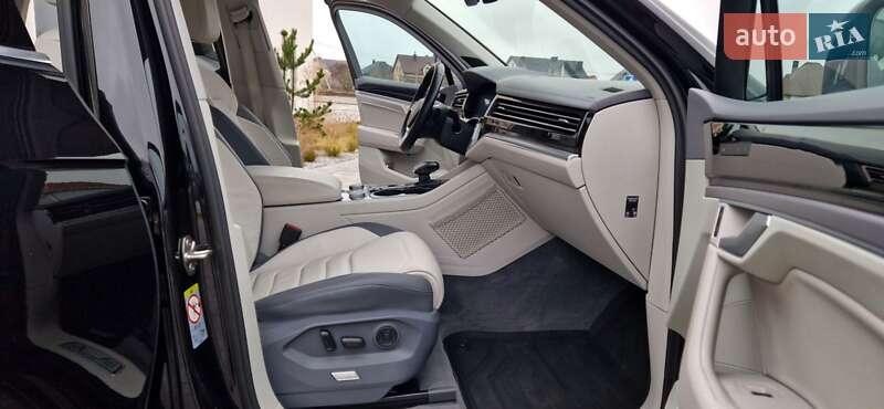 Внедорожник / Кроссовер Volkswagen Touareg 2018 в Луцке