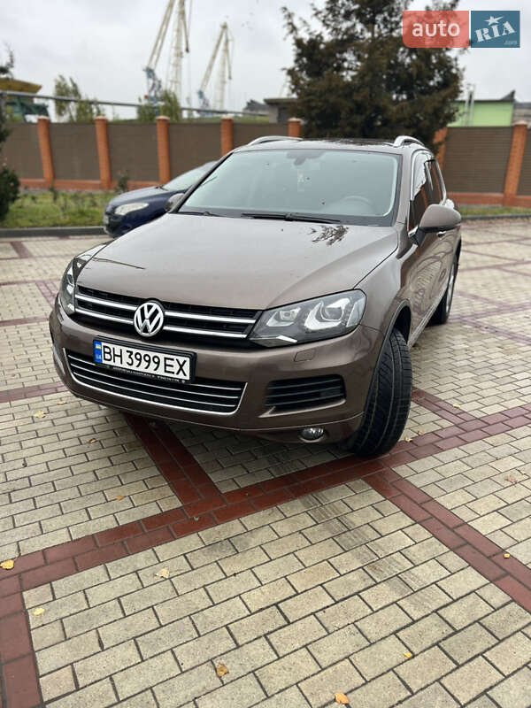 Внедорожник / Кроссовер Volkswagen Touareg 2012 в Измаиле
