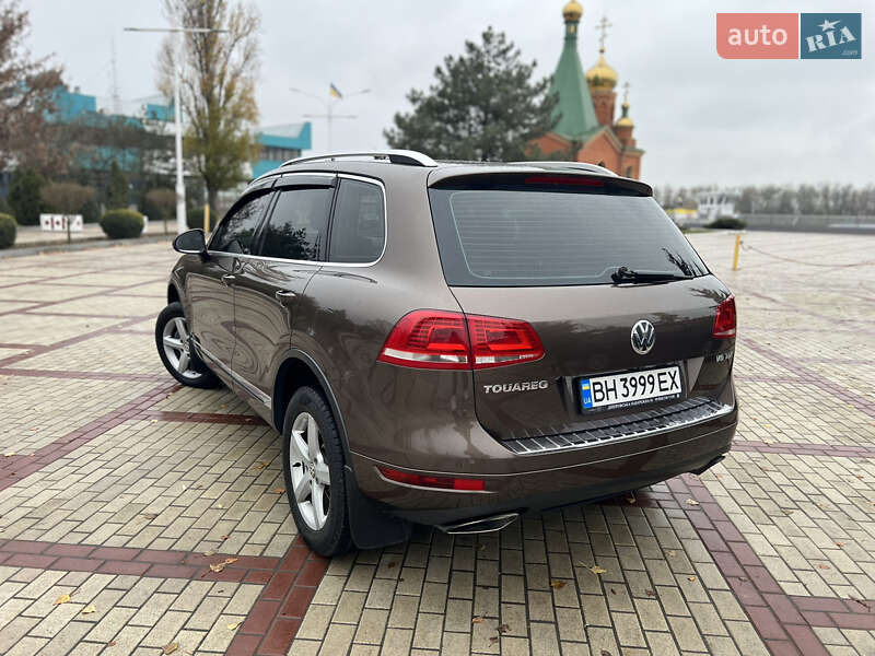 Внедорожник / Кроссовер Volkswagen Touareg 2012 в Измаиле