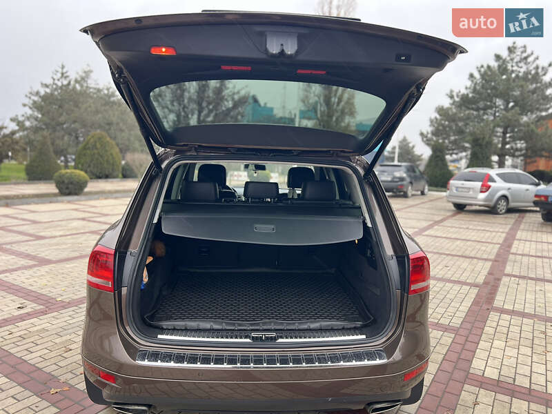 Внедорожник / Кроссовер Volkswagen Touareg 2012 в Измаиле