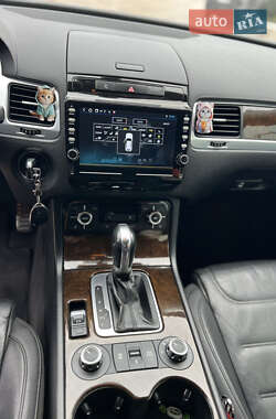 Внедорожник / Кроссовер Volkswagen Touareg 2012 в Измаиле