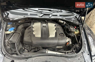 Внедорожник / Кроссовер Volkswagen Touareg 2010 в 