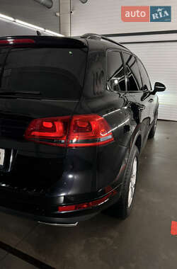 Внедорожник / Кроссовер Volkswagen Touareg 2011 в Хмельницком