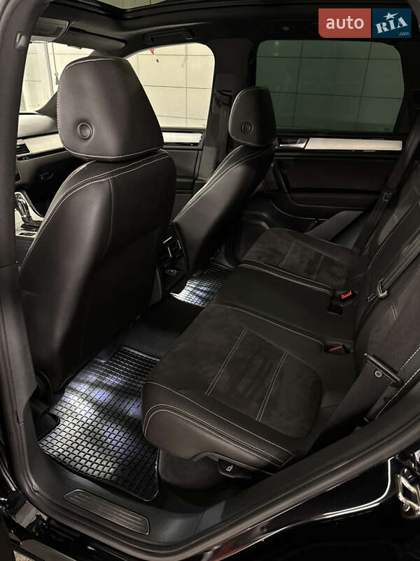 Внедорожник / Кроссовер Volkswagen Touareg 2011 в Хмельницком