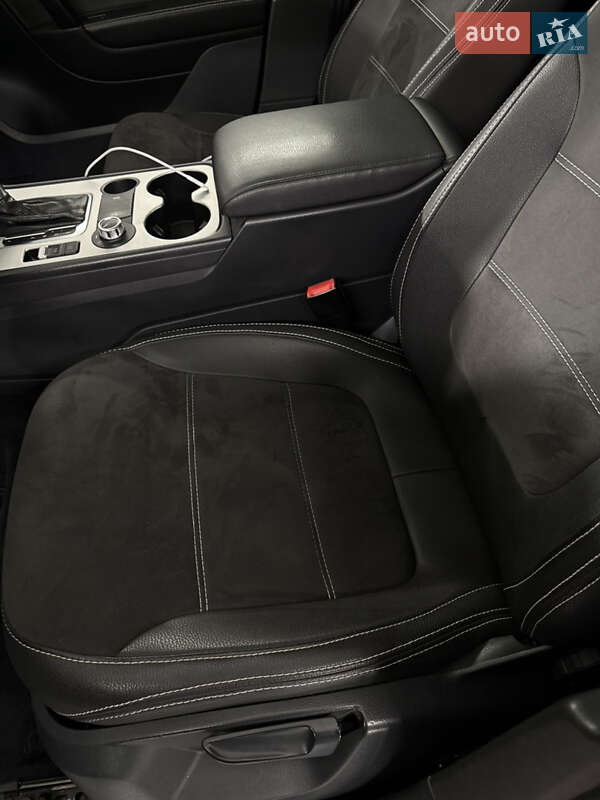 Внедорожник / Кроссовер Volkswagen Touareg 2011 в Хмельницком