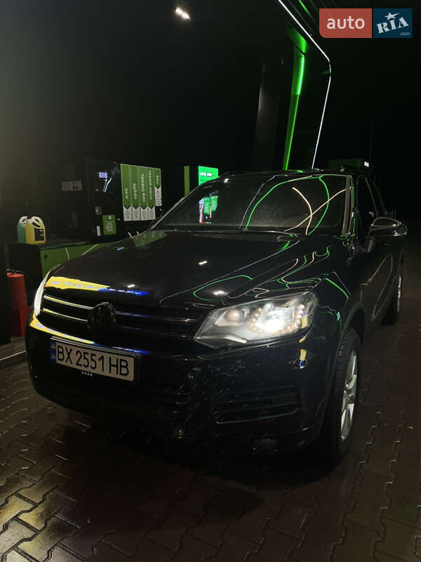 Внедорожник / Кроссовер Volkswagen Touareg 2011 в Хмельницком
