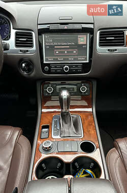 Внедорожник / Кроссовер Volkswagen Touareg 2012 в Днепре