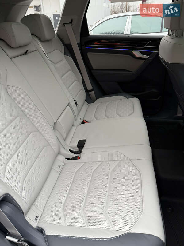 Внедорожник / Кроссовер Volkswagen Touareg 2024 в Днепре