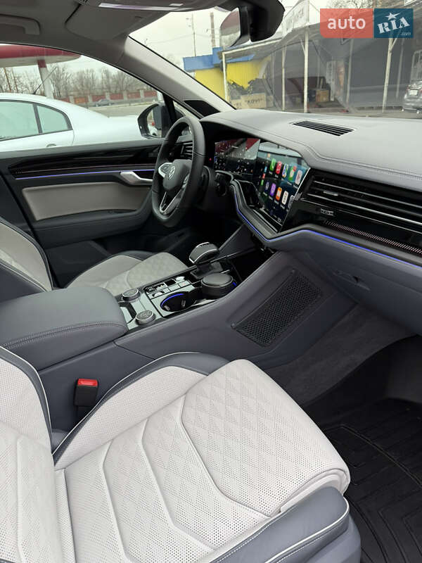 Внедорожник / Кроссовер Volkswagen Touareg 2024 в Днепре