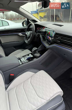 Внедорожник / Кроссовер Volkswagen Touareg 2024 в 