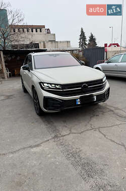 Внедорожник / Кроссовер Volkswagen Touareg 2024 в 