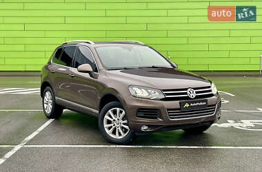 Внедорожник / Кроссовер Volkswagen Touareg 2012 в Киеве