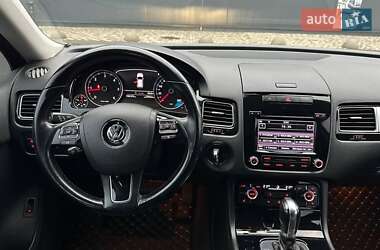 Внедорожник / Кроссовер Volkswagen Touareg 2012 в Киеве