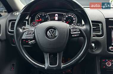 Внедорожник / Кроссовер Volkswagen Touareg 2012 в Киеве