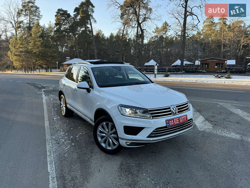 Внедорожник / Кроссовер Volkswagen Touareg 2015 в Луцке