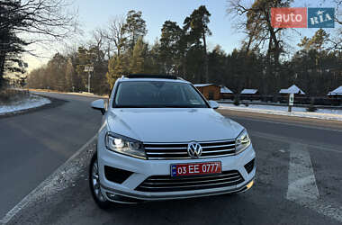 Внедорожник / Кроссовер Volkswagen Touareg 2015 в Луцке