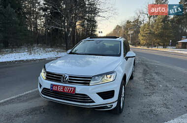 Внедорожник / Кроссовер Volkswagen Touareg 2015 в Луцке