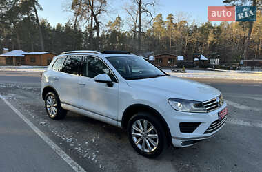 Внедорожник / Кроссовер Volkswagen Touareg 2015 в Луцке