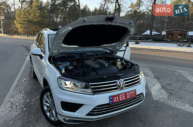 Внедорожник / Кроссовер Volkswagen Touareg 2015 в Луцке