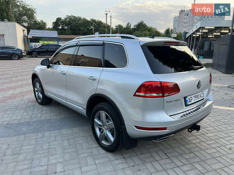 Внедорожник / Кроссовер Volkswagen Touareg 2014 в Запорожье