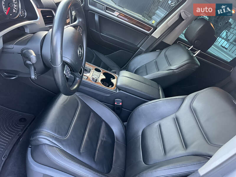 Внедорожник / Кроссовер Volkswagen Touareg 2014 в Запорожье