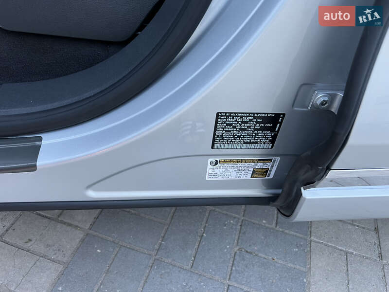 Внедорожник / Кроссовер Volkswagen Touareg 2014 в Запорожье