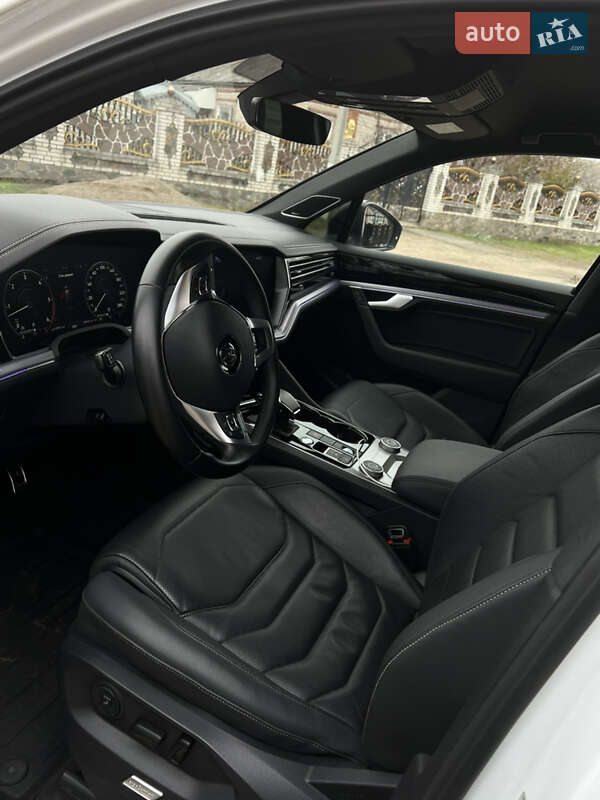 Позашляховик / Кросовер Volkswagen Touareg 2019 в Первомайську